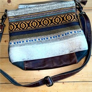 Myra Bag Crossbody